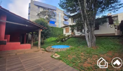 Casa com 3 Quartos e 3 banheiros à Venda, 215 m² por R$ 1.480.000