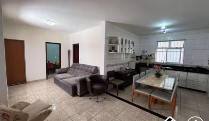 Casa em condomínio fechado com 5 quartos para alugar na Jornalista Guilherme Apgaua, 125, Buritis, Belo Horizonte por R$ 5.100