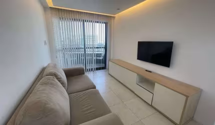 Apto flat mobiliado e equip. com serviços de limpeza, 1 vaga, piscina, área nobre de Boa Viagem.