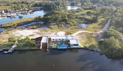 Casa - Padrão, para Venda em Angra dos Reis/RJ