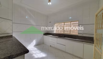 Residencia espaçosa no Jardim Noêmia