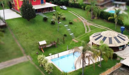 Rancho na represa de Delfinópolis