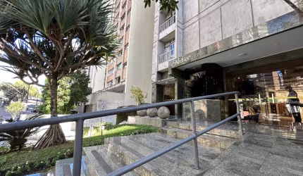 Apartamento no Bigorrilho, andar alto, vista livre.