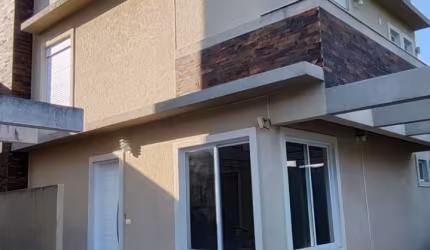Sobrado em residencial no Boa Vista.