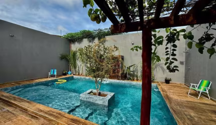 LINDO SOBRADO COM FINO ACABAMENTO, ÁREA GOURMET, PISCINA E MUITO ESPAÇO