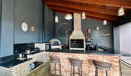 UMA CASA ACONCHEGANTE E BEM PLANEJADA, COM UM ESPAÇO GOURMET ENCANTADOR