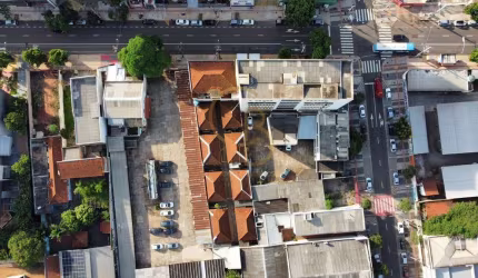 IMÓVEL NA REGIÃO CENTRAL COM ÁREA AMPLA