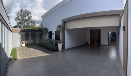 Casa na 207 Sul, Palmas - Luxo, Piscina e Energia Solar