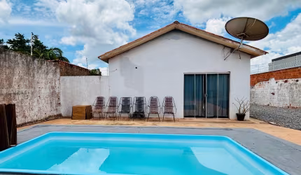 Casa de 3 quartos com terreno de 450m no bairro Novo Mundo