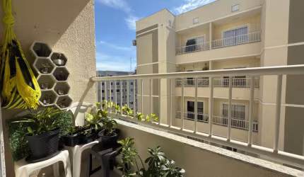 Apartamento c/ Sacada próx. Sesi Escola e Shopping Pantanal