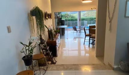 Casa moderna no Aruã Ecopark com piscina aquecida