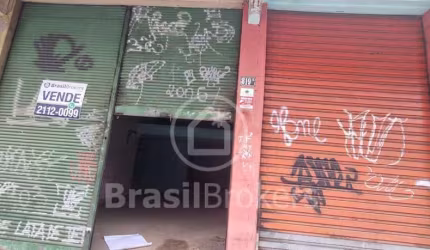 Loja de frente na Av. dos Democráticos