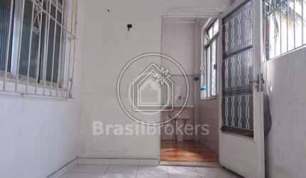 Casa de vila 3 quartos , junto a estação de Ramos, e Supermercado Mundial