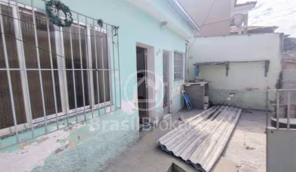 OLARIA – Terreno com 170m² e duas casas!