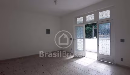 APARTAMENTO  TIPO CASA PRONTO PRA MORAR