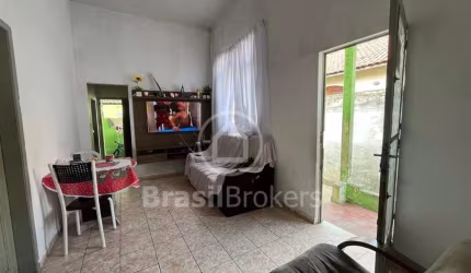 Casa à venda com 2 quartos em Pilares - RJ