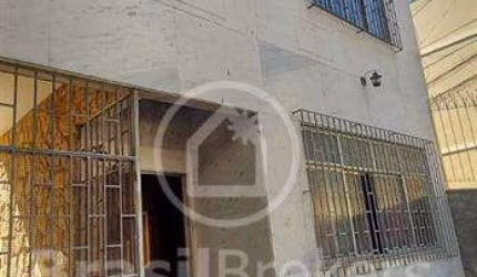 Oportunidade Única! Excelente Casa Duplex Frente com Área Frontal e Estrutura Sólida