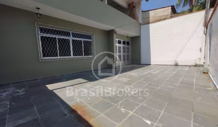 Casa pronta para morar no Valqueire por apenas 390mil