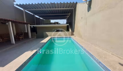 Casa à venda com 300,00m² e 3 quartos em Irajá, Rio de Janeiro - RJ
