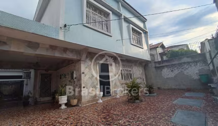 Casa duplex espaçosa, de 238m² em Higienópolis - RJ