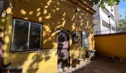 Oportunidade Única! Casa Ampla para Reforma na Rua Coração de Maria