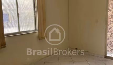Apt Tipo Casa !!!... Térreo / 2qts  / área serviço