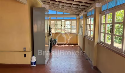 Excelente Casa de Dois Andares à Venda, Próxima ao Méier