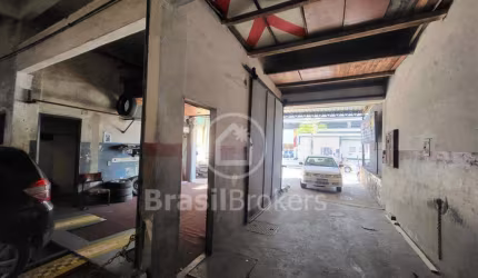 Galpão  com 429m2 Av. Padre Roser