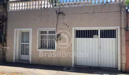 Casa duplex com 2 quartos em excelente localização no Engenho de Dentro