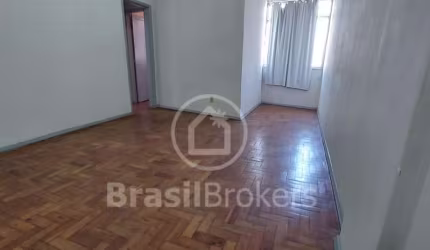 Apartamento de frente 2 quartos mais dependência de empregada