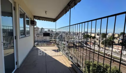 APARTAMENTO DE FRENTE COM 50M2 VARANDA E VAGA DE GARAGEM
