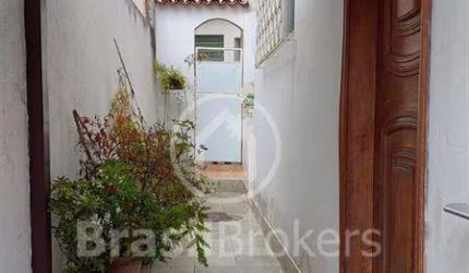 Casa Frente Rua !!!... Próxima Rua Dias da Cruz