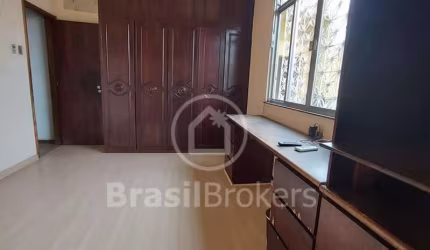 Casa duplex em Condomínio fechado com portaria 24 horas