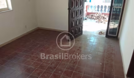 Ótima casa frente de Rua próximo a todo comércio.