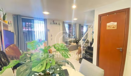 Casa triplex condomínio Méier