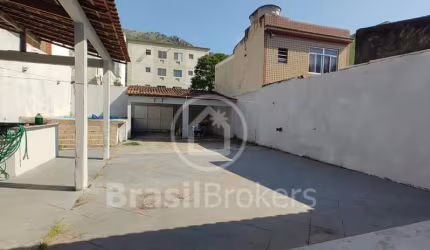 Casa com piscina e churrasqueira em Água Santa