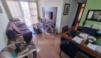 Excelente Apartamento próximo de todo comércio e condução 2 Qtos Varanda e Suíte