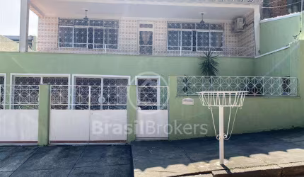 Excelente casa de frente de rua  com 265 m2 Vila Valqueire !