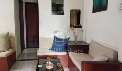 Apartamento de 2 quartos com 2 vagas e quintal na Amaro Cavalcanti