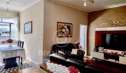 Desfrute apartamento de 85m² de área com vaga de garagem no Eng. Novo