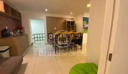 Loja / Salão / Ponto Comercial à venda com 226,00m² e 1 quarto em Del Castilho, Rio de Janeiro - rj