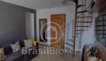 Maravilhosa cobertura com 3 quartos e piscina