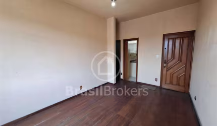 Espaçoso apartamento com 2 quartos em Inhaúma