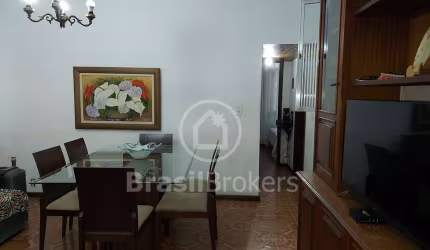 Ótima casa independente  com varias vagas, quintal e terraço.