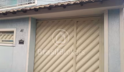 Casa de Condomínio com 4 Quartos e 3 banheiros à Venda, 210 m²