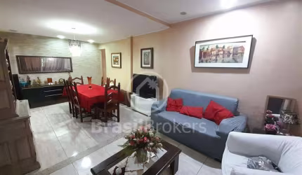 Duas casas em um mesmo terreno com 362m