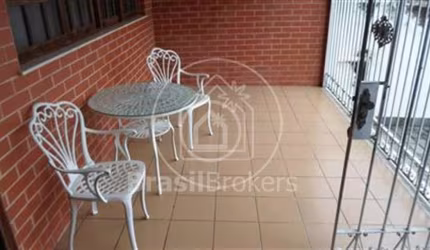 Casa 3 quartos, sendo 1 suíte