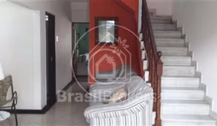 Casa 4 quartos, sendo 1 suíte