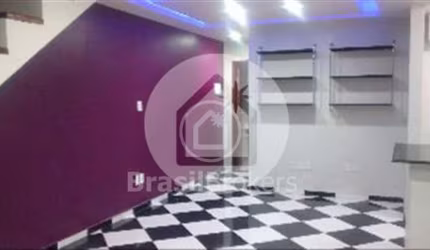 Casa 2 quartos, sendo 1 suíte