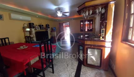 Casa 3 quartos, sendo 1 suíte